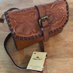 Last call! 🎉Patricia Nash small leather crossbody